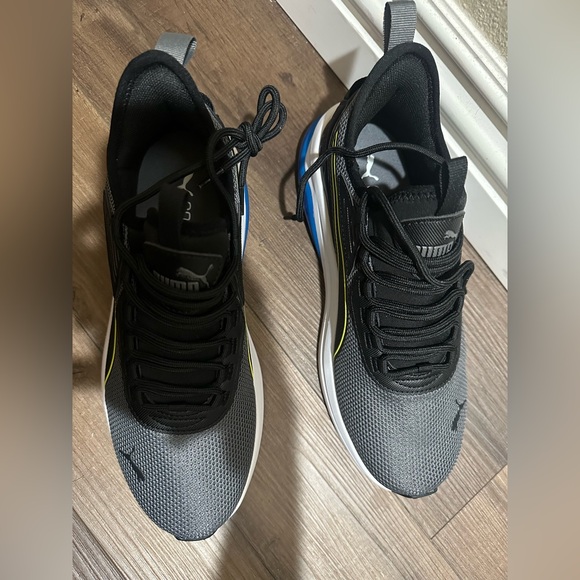 Puma Men's Gray and Black Athletic Shoes - Picture 2 of 5